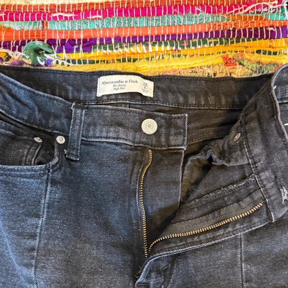 Abercrombie & Fitch The Skinny High Rise Split Hem Size 28 Black Jeans Denim - Picture 3 of 5